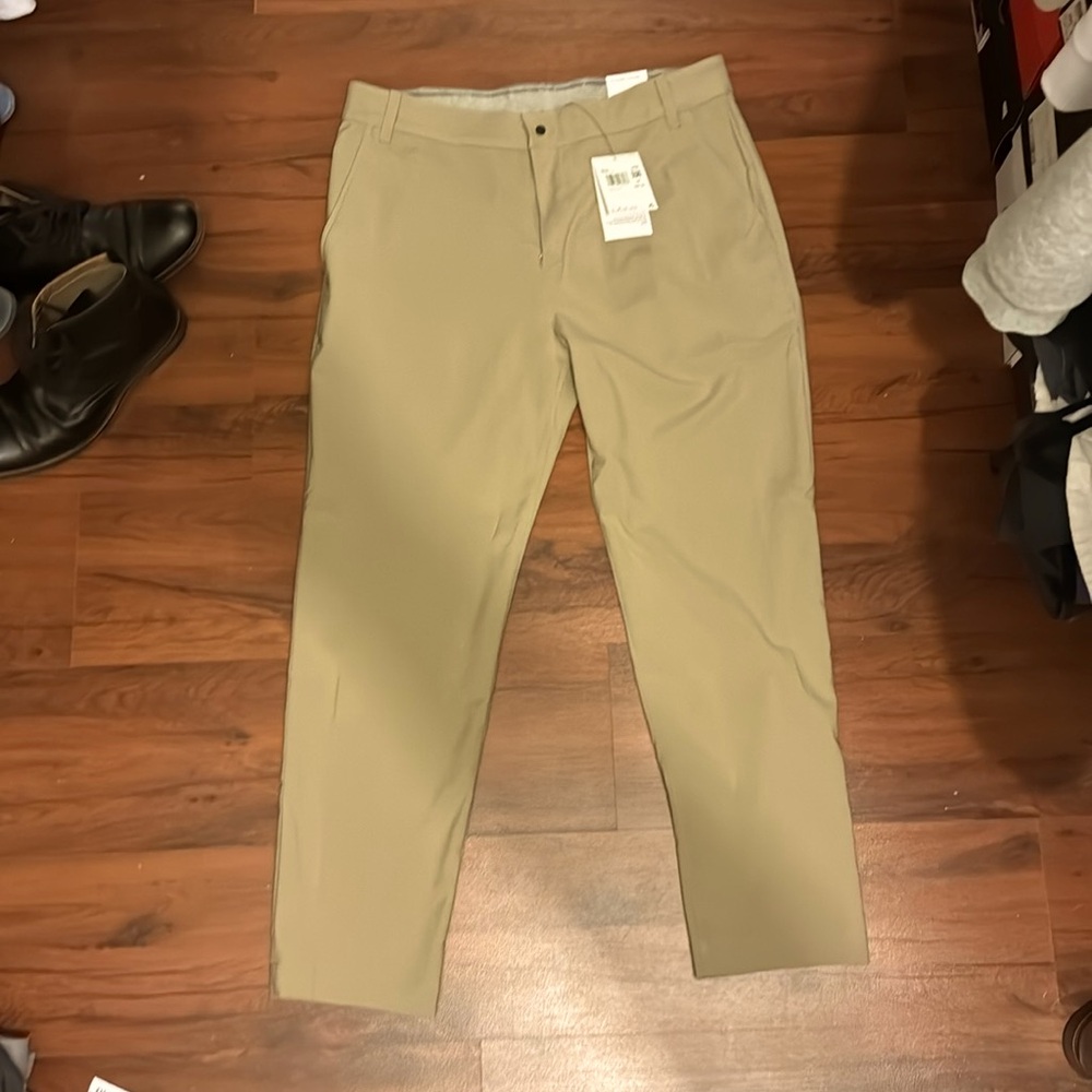 Nike Golf Men’s 34x30 Khaki Pants NWT